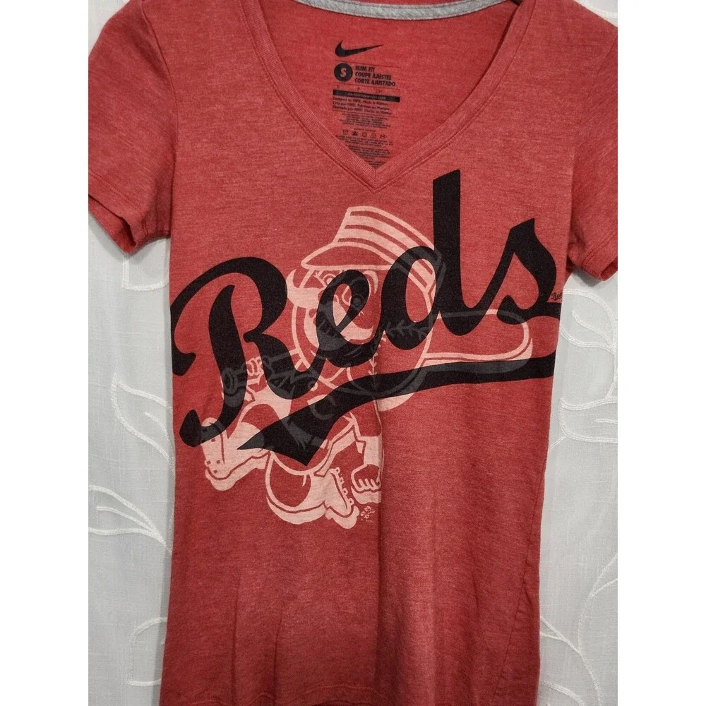 Cincinatti Reds Nike Short Sleeve Womens Tshirt Small Vneck